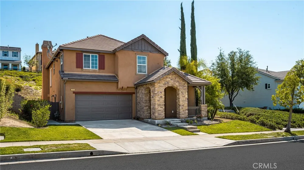 705 E Lemon Swirl Azusa, CA 91702