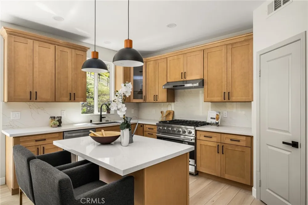 705 E Lemon Swirl Azusa, CA 91702