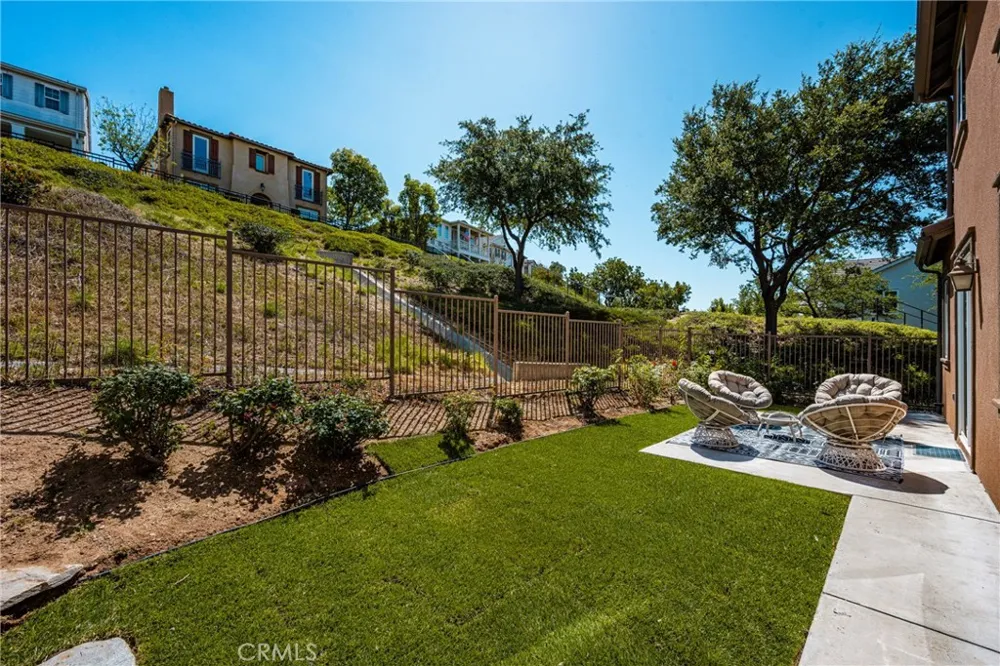 705 E Lemon Swirl Azusa, CA 91702