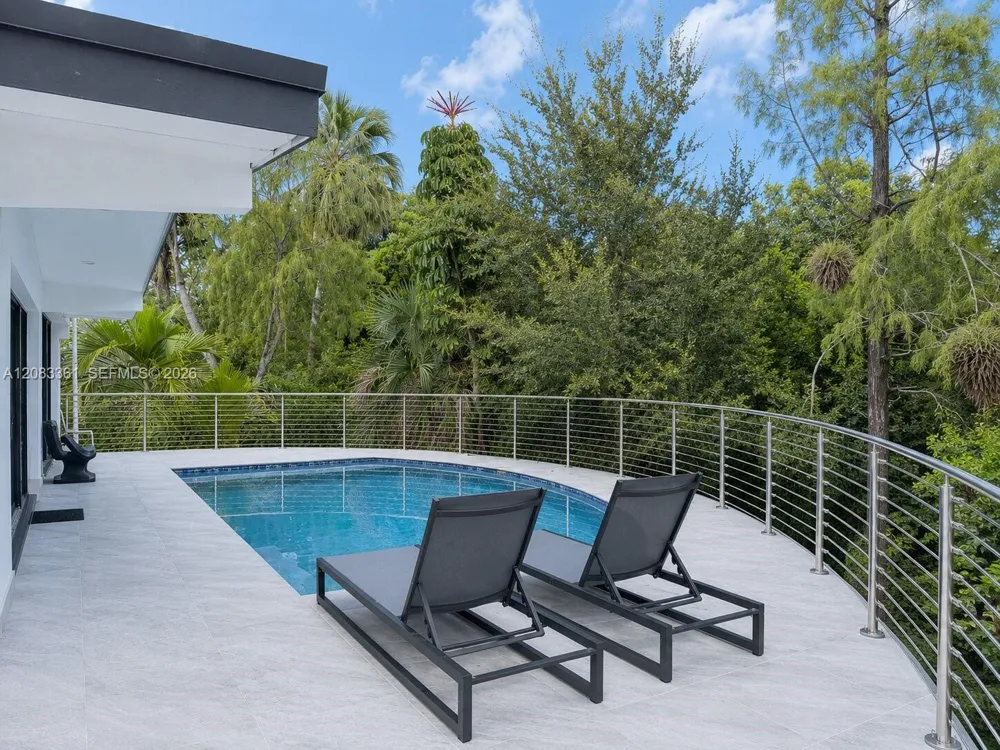 6025 SW 72nd Avenue Miami, FL 33143