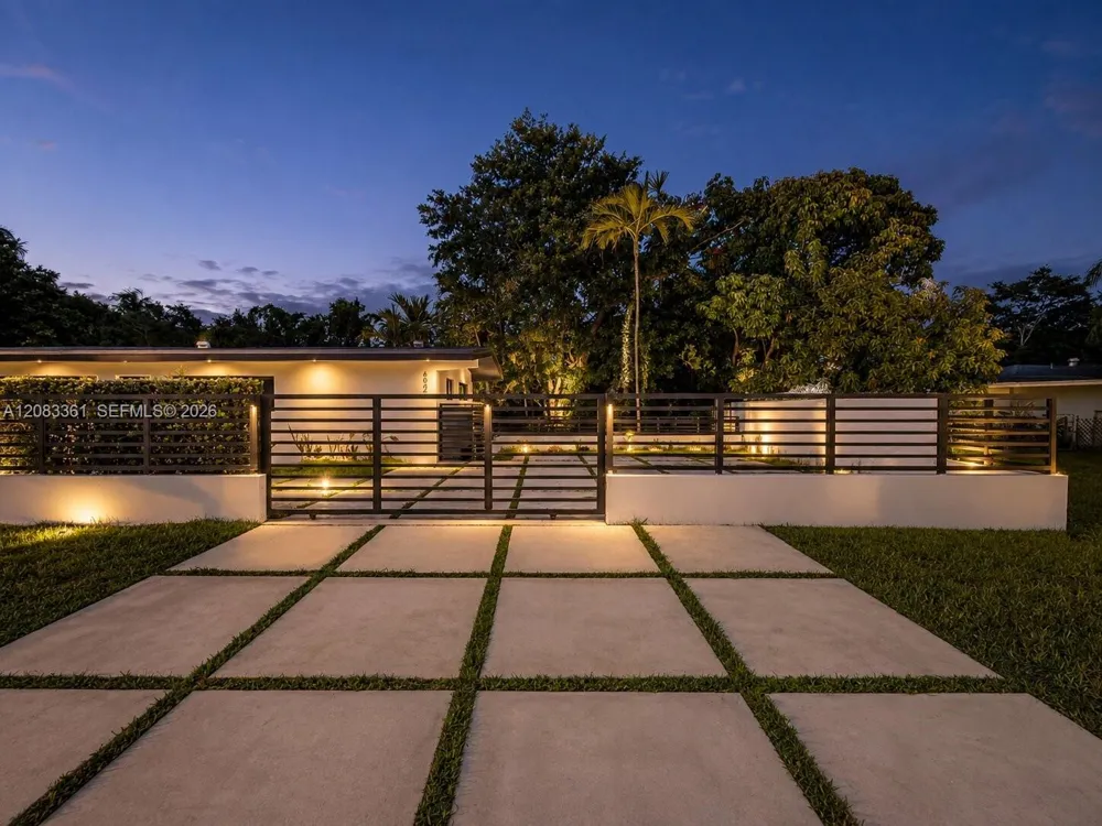 6025 SW 72nd Avenue Miami, FL 33143
