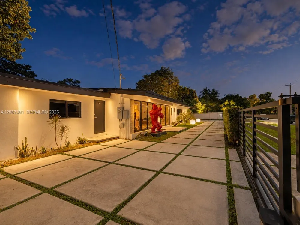 6025 SW 72nd Avenue Miami, FL 33143