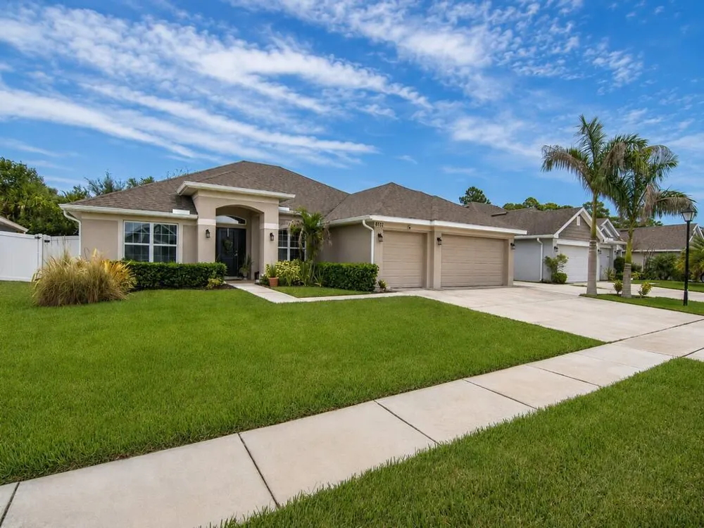 8332 Amalfi Circle Fort Pierce, FL 34951