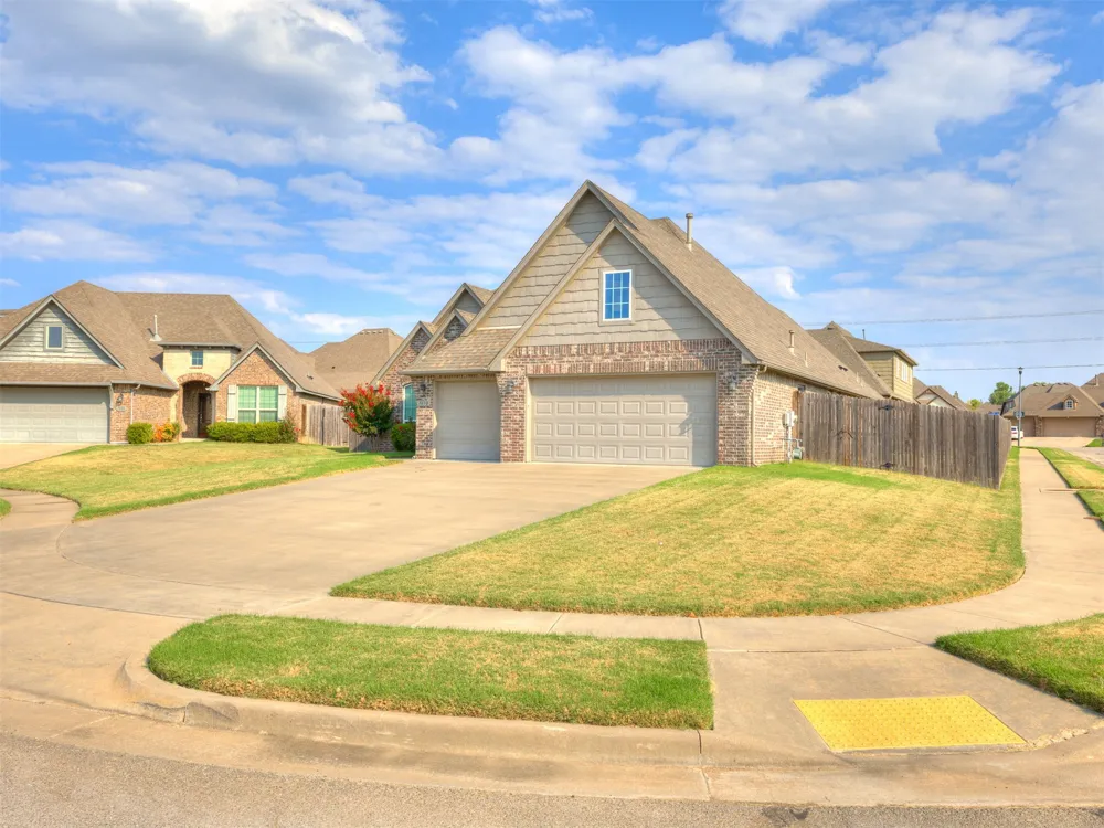1610 E Roanoke Court Broken Arrow, OK 74011