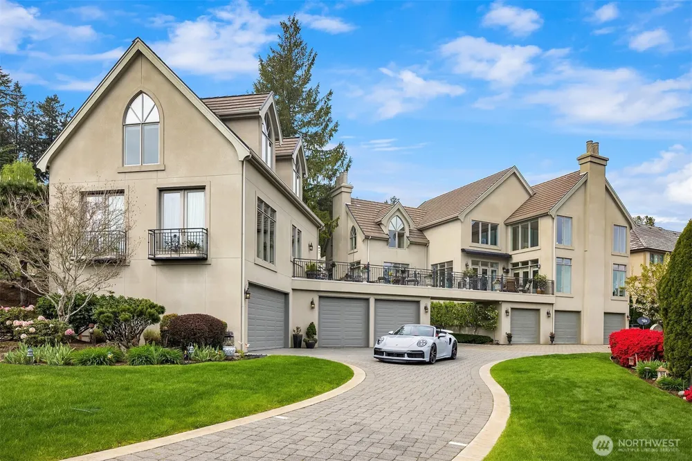 8496 NE Woodland Cove Drive Kirkland, WA 98034