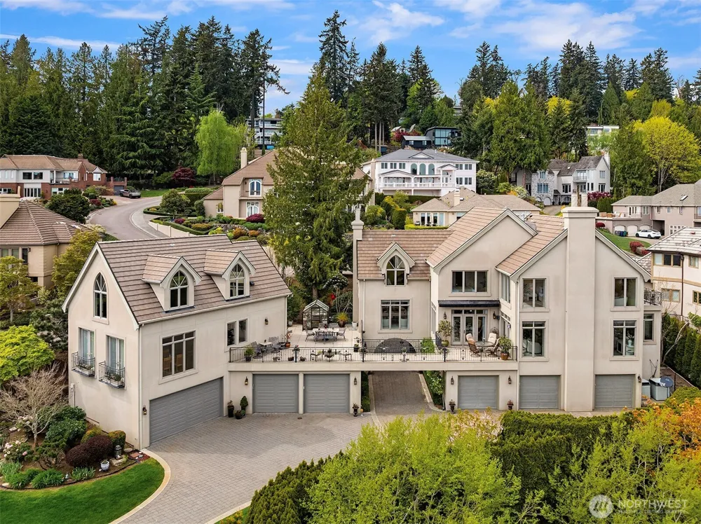 8496 NE Woodland Cove Drive Kirkland, WA 98034