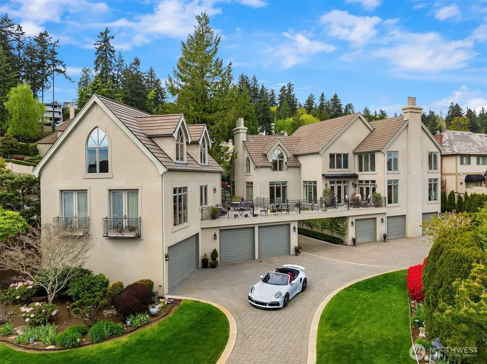 8496 NE Woodland Cove Drive Kirkland, WA 98034