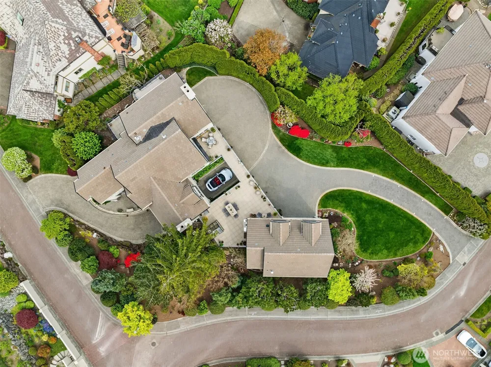 8496 NE Woodland Cove Drive Kirkland, WA 98034