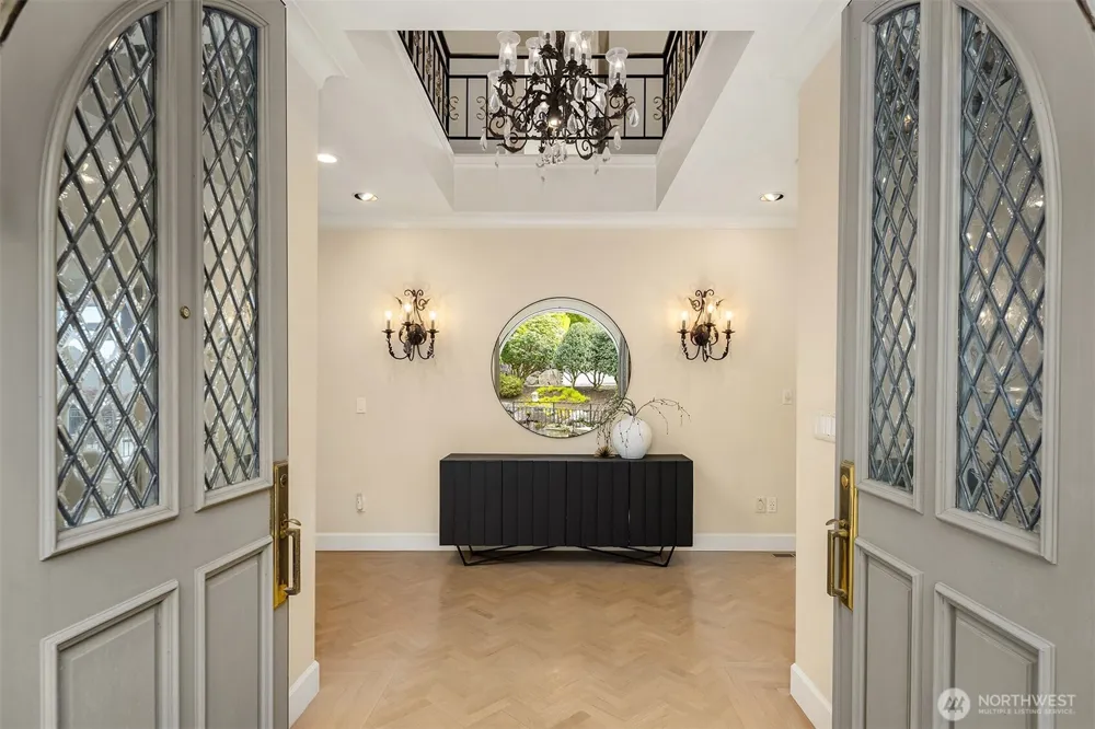 8496 NE Woodland Cove Drive Kirkland, WA 98034