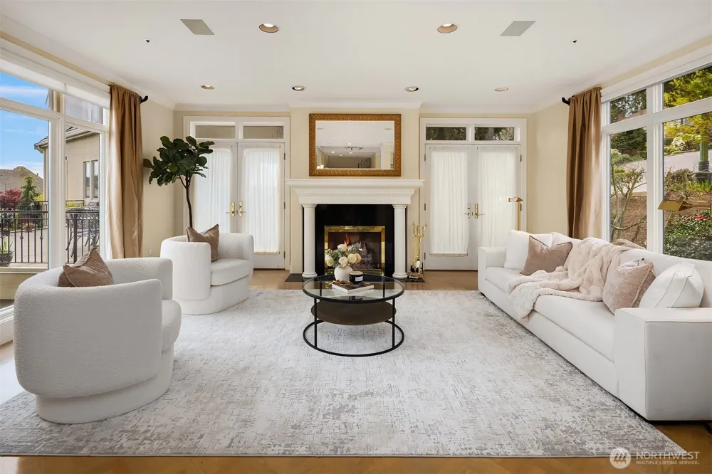 8496 NE Woodland Cove Drive Kirkland, WA 98034