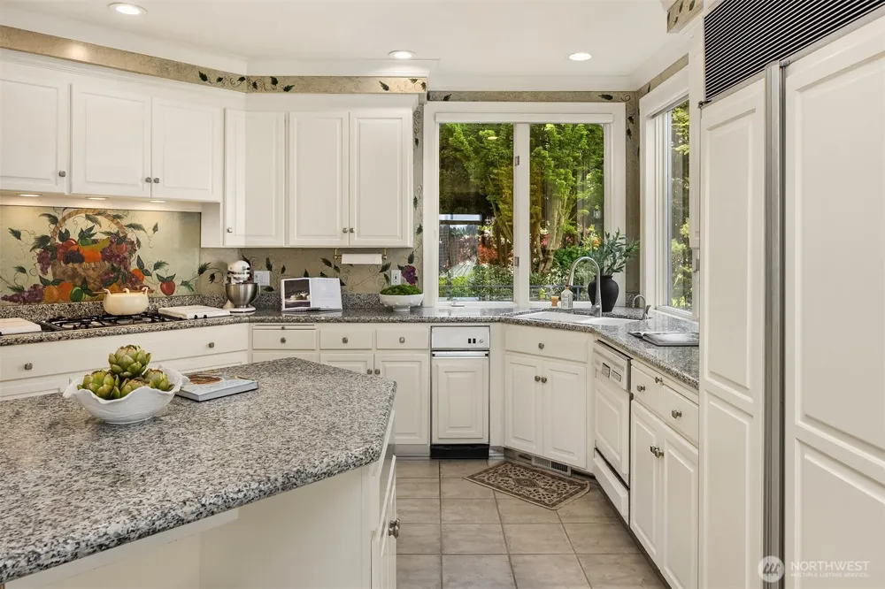 8496 NE Woodland Cove Drive Kirkland, WA 98034