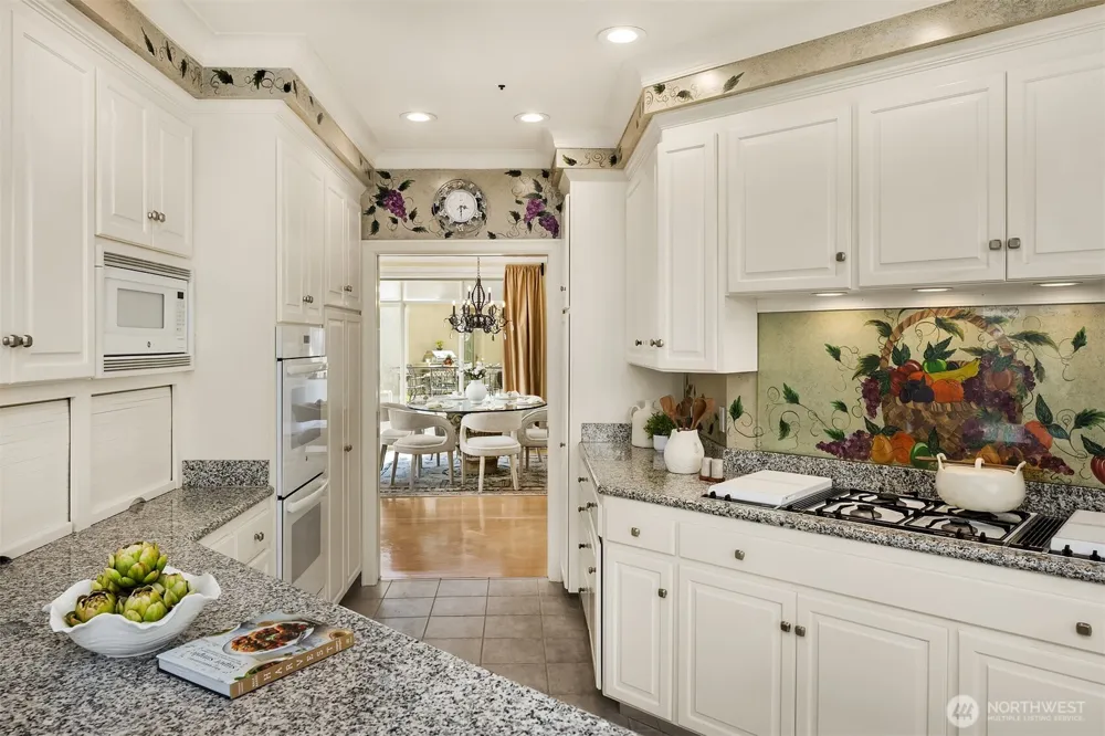 8496 NE Woodland Cove Drive Kirkland, WA 98034