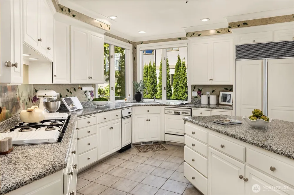 8496 NE Woodland Cove Drive Kirkland, WA 98034