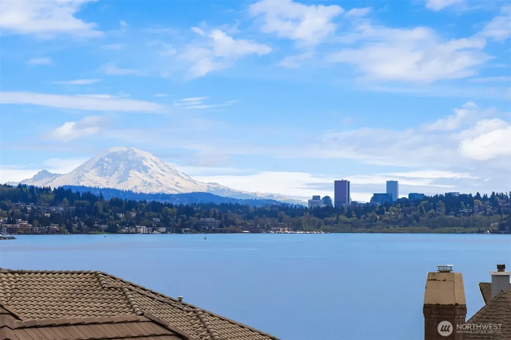 8496 NE Woodland Cove Drive Kirkland, WA 98034