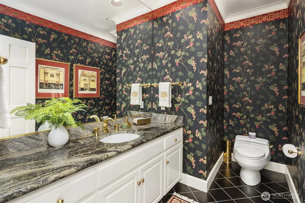 8496 NE Woodland Cove Drive Kirkland, WA 98034