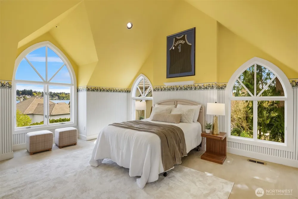 8496 NE Woodland Cove Drive Kirkland, WA 98034