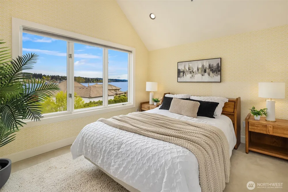 8496 NE Woodland Cove Drive Kirkland, WA 98034