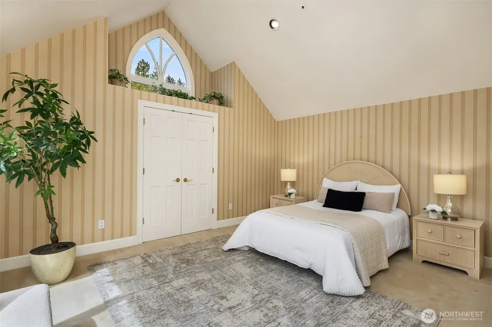 8496 NE Woodland Cove Drive Kirkland, WA 98034