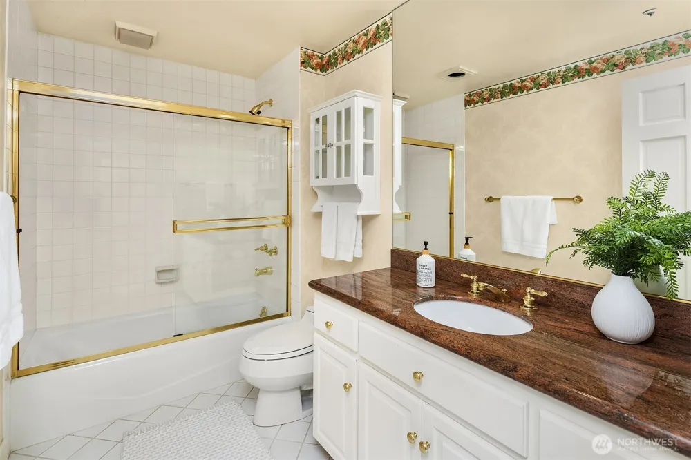 8496 NE Woodland Cove Drive Kirkland, WA 98034
