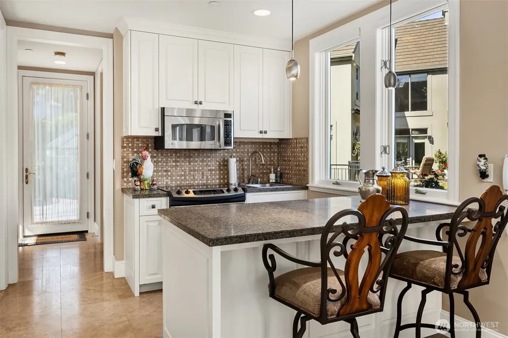8496 NE Woodland Cove Drive Kirkland, WA 98034
