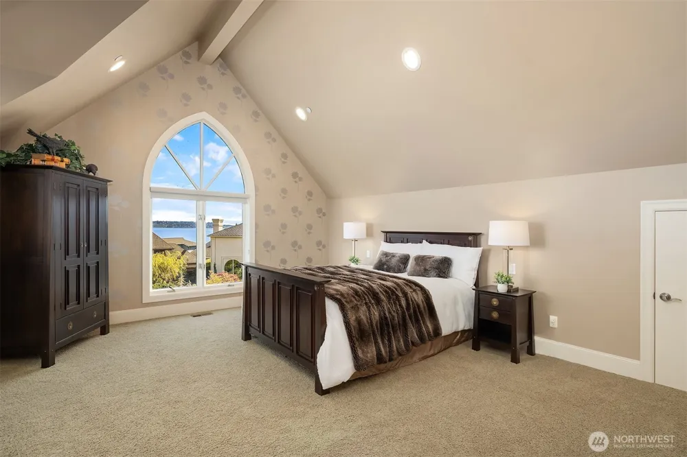 8496 NE Woodland Cove Drive Kirkland, WA 98034