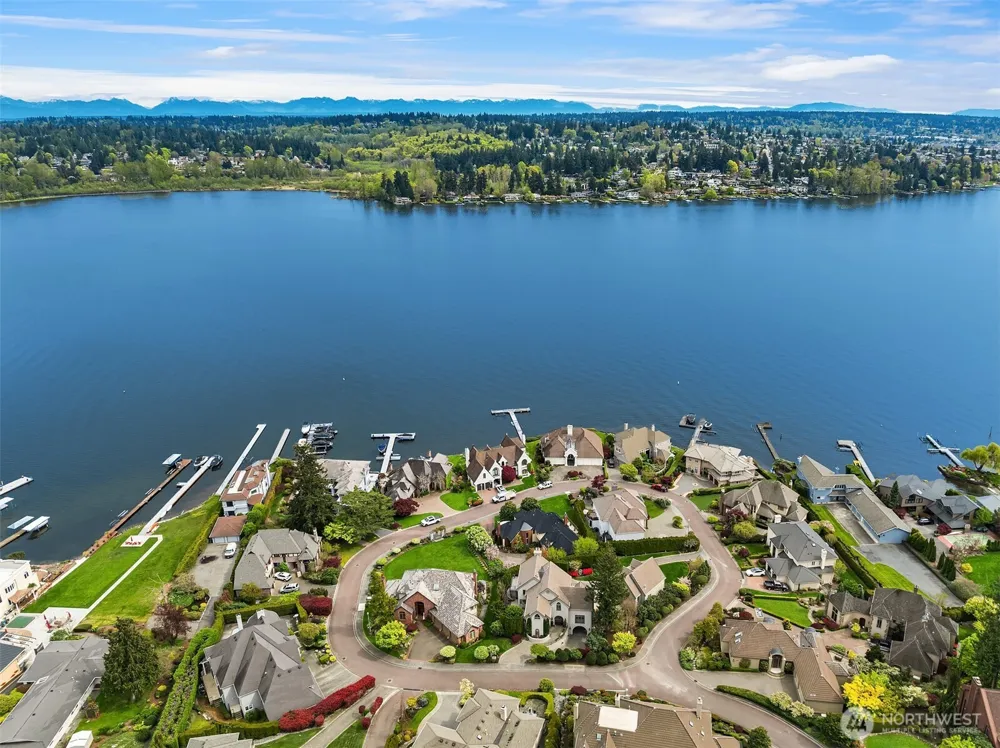 8496 NE Woodland Cove Drive Kirkland, WA 98034