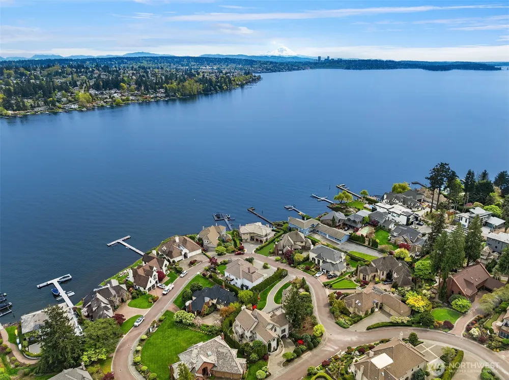 8496 NE Woodland Cove Drive Kirkland, WA 98034