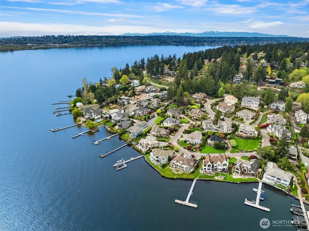 8496 NE Woodland Cove Drive Kirkland, WA 98034