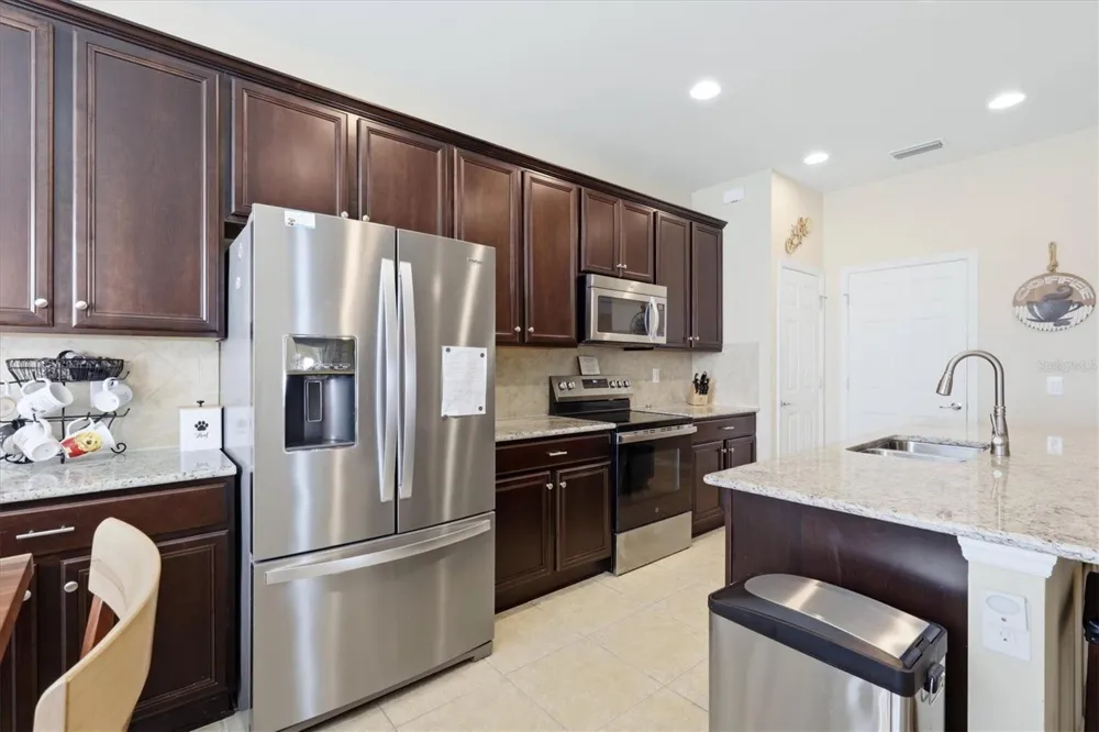 4703 69TH STREET E Bradenton, FL 34203