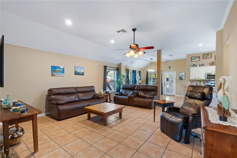 102 Plantation Drive Rockport, TX 78382