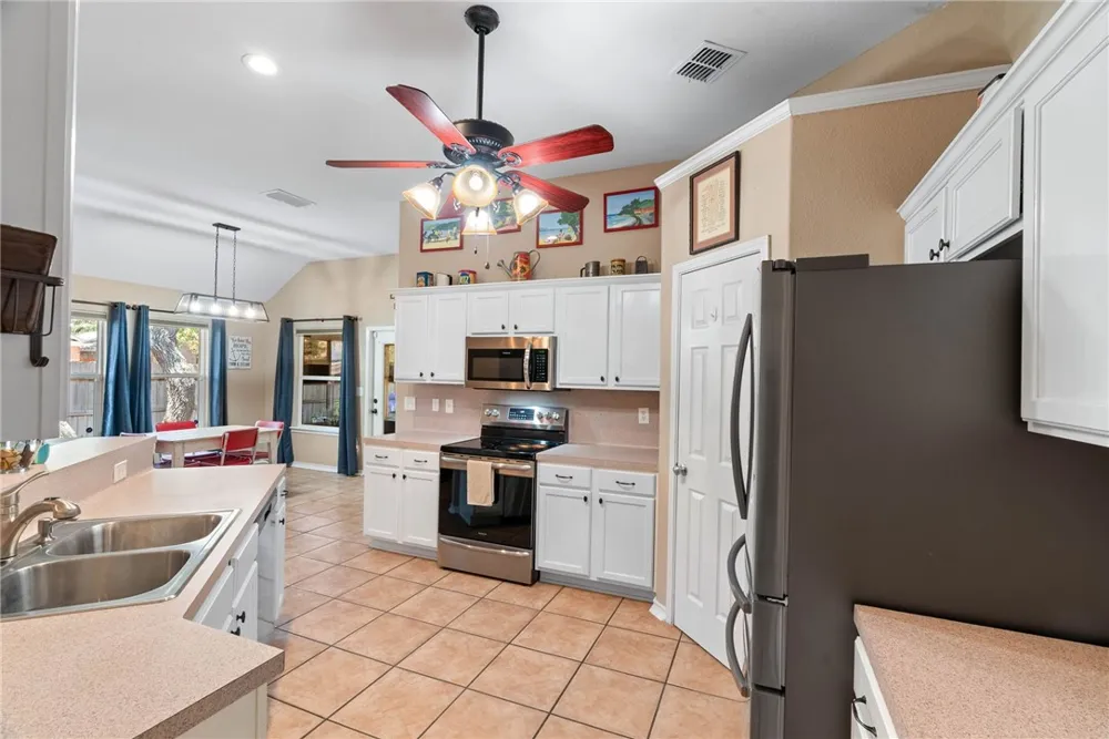 102 Plantation Drive Rockport, TX 78382