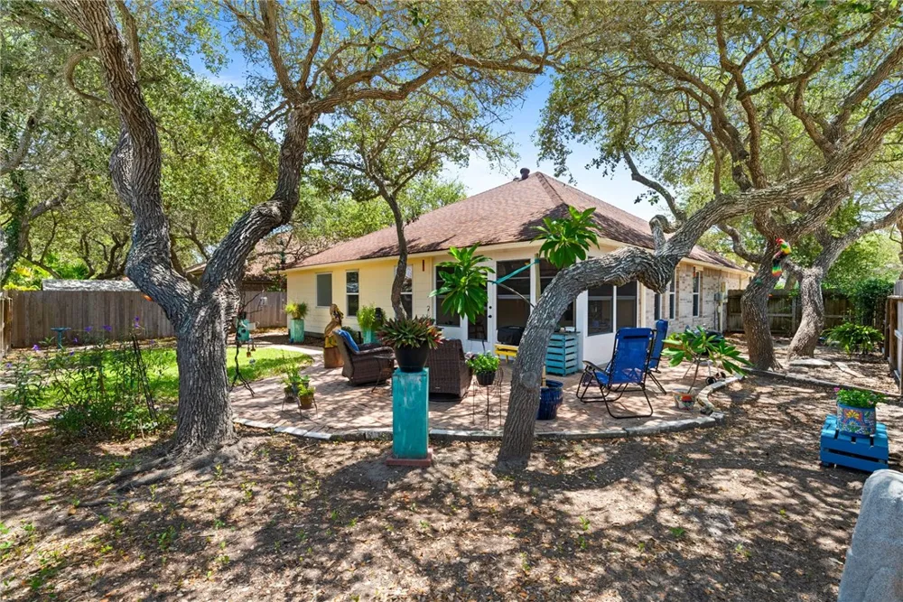 102 Plantation Drive Rockport, TX 78382