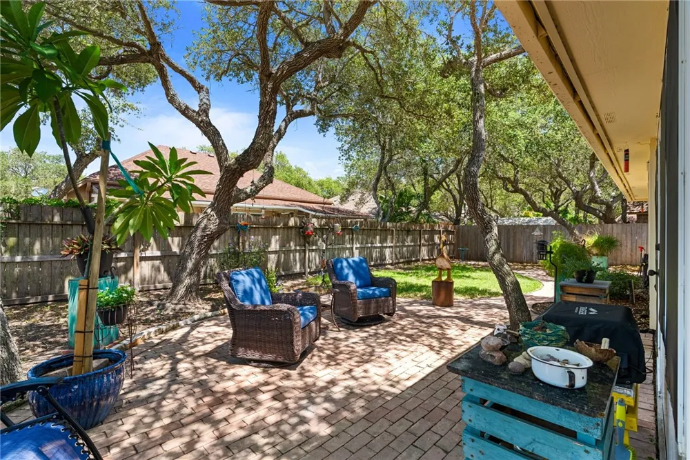 102 Plantation Drive Rockport, TX 78382