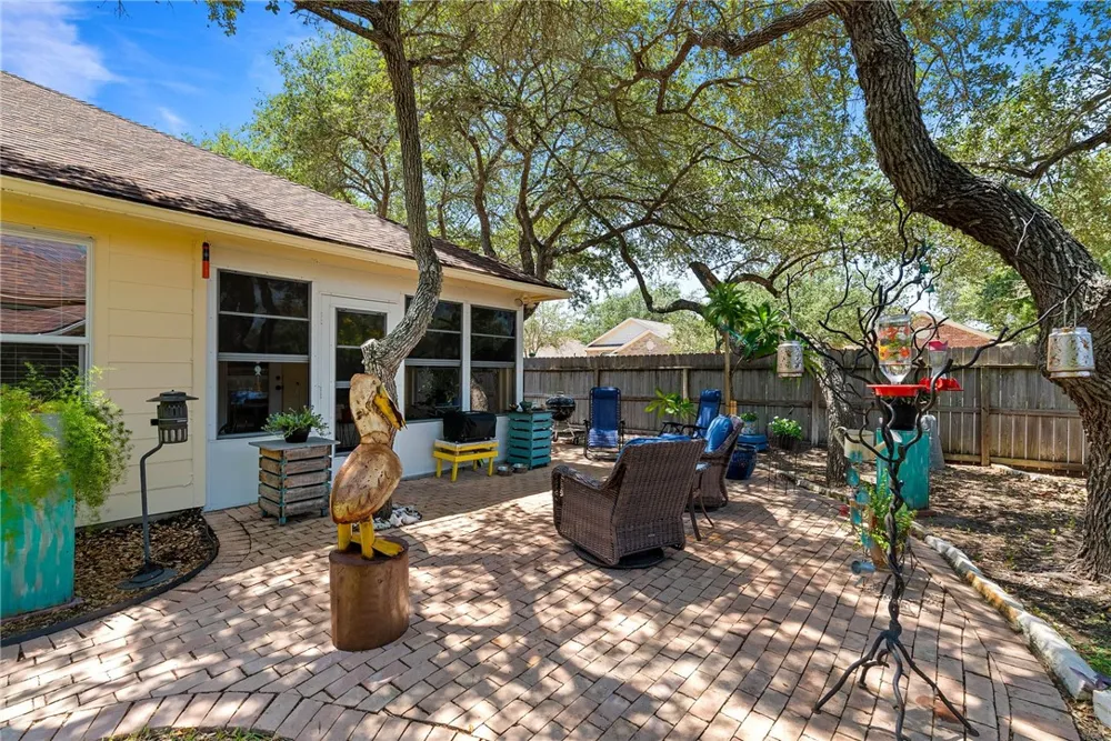 102 Plantation Drive Rockport, TX 78382