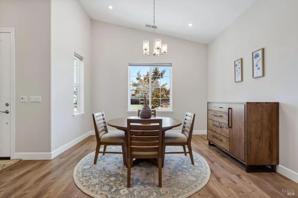 99 Chelsea Drive Santa Rosa, CA 95403