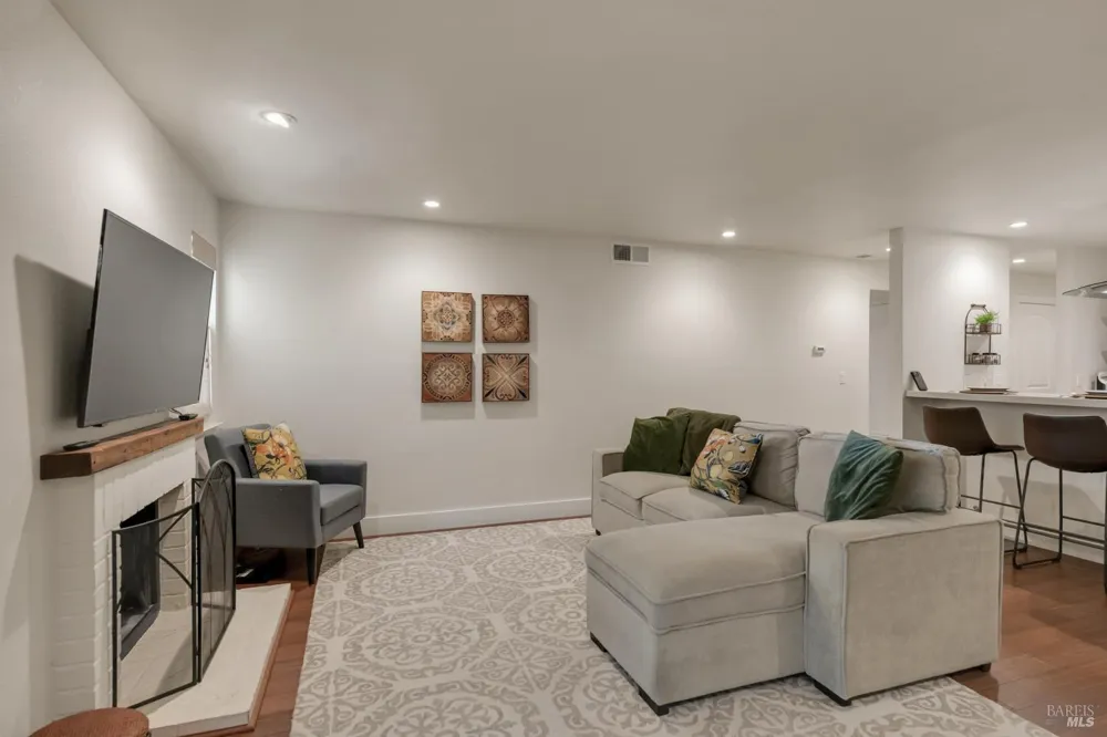 225 2nd Street E ##7 Sonoma, CA 95476
