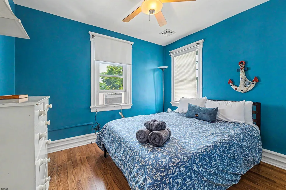 5 N Newport Ave Ventnor, NJ 08406