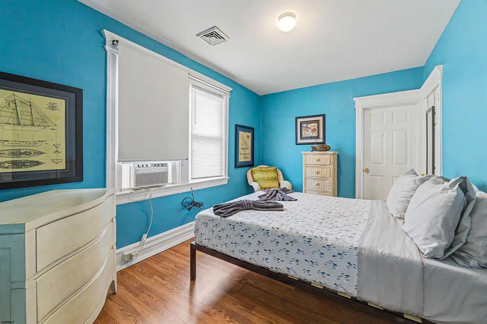 5 N Newport Ave Ventnor, NJ 08406