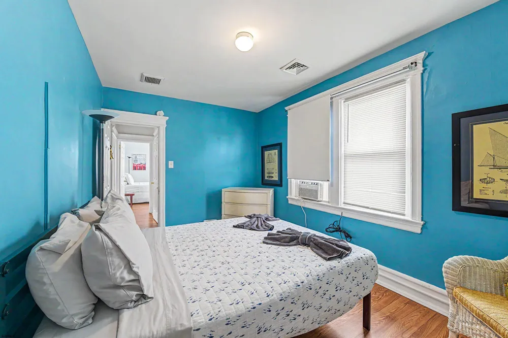 5 N Newport Ave Ventnor, NJ 08406