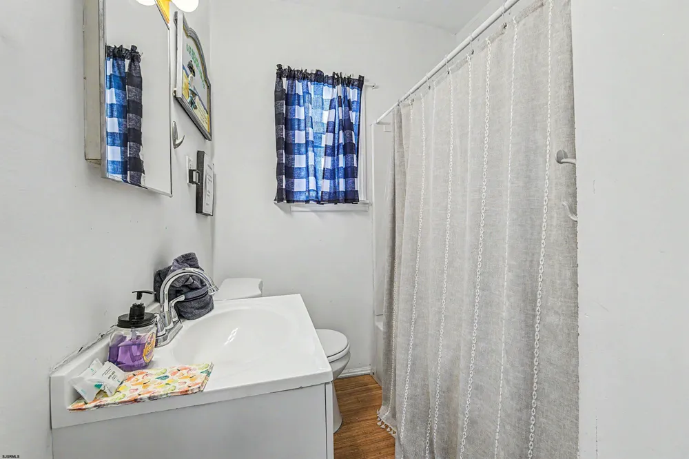 5 N Newport Ave Ventnor, NJ 08406
