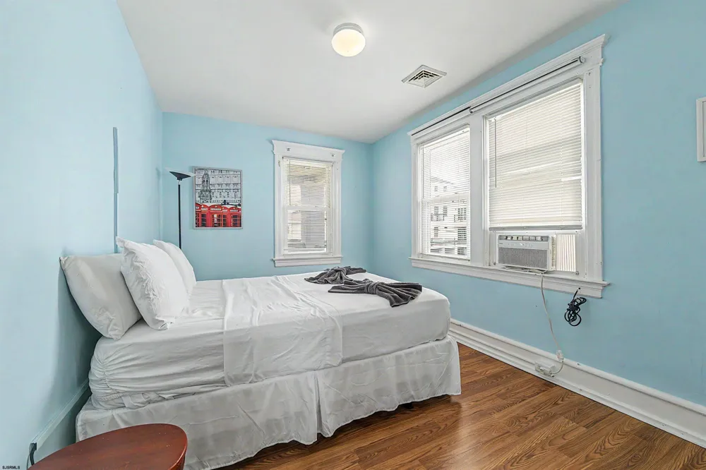 5 N Newport Ave Ventnor, NJ 08406