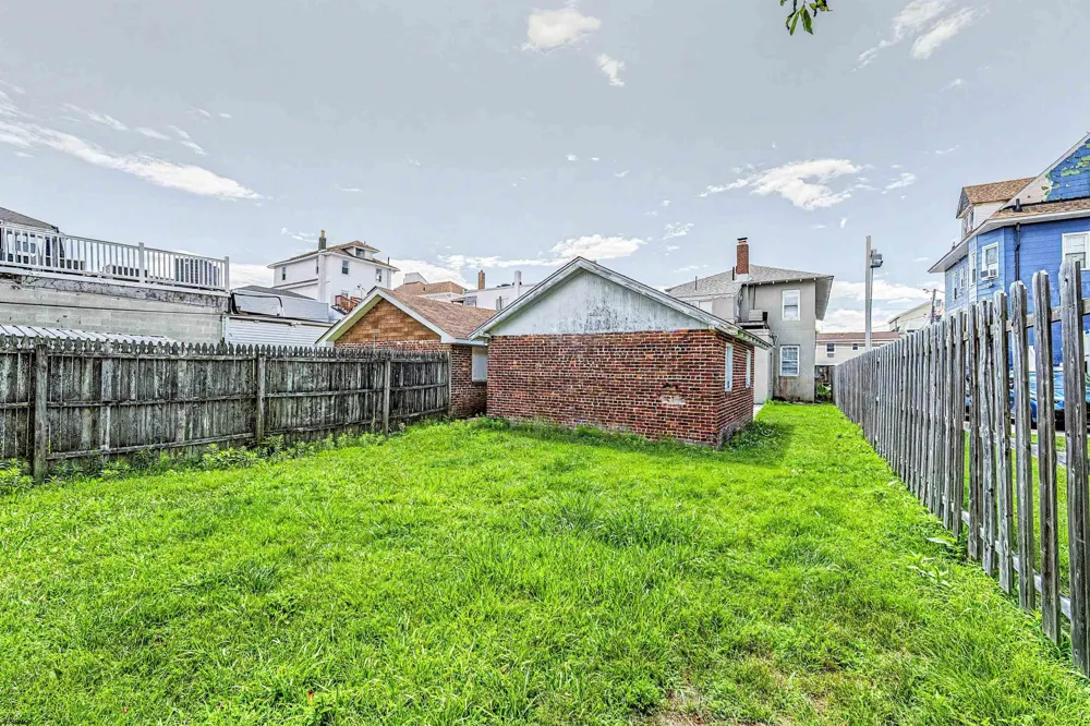 5 N Newport Ave Ventnor, NJ 08406