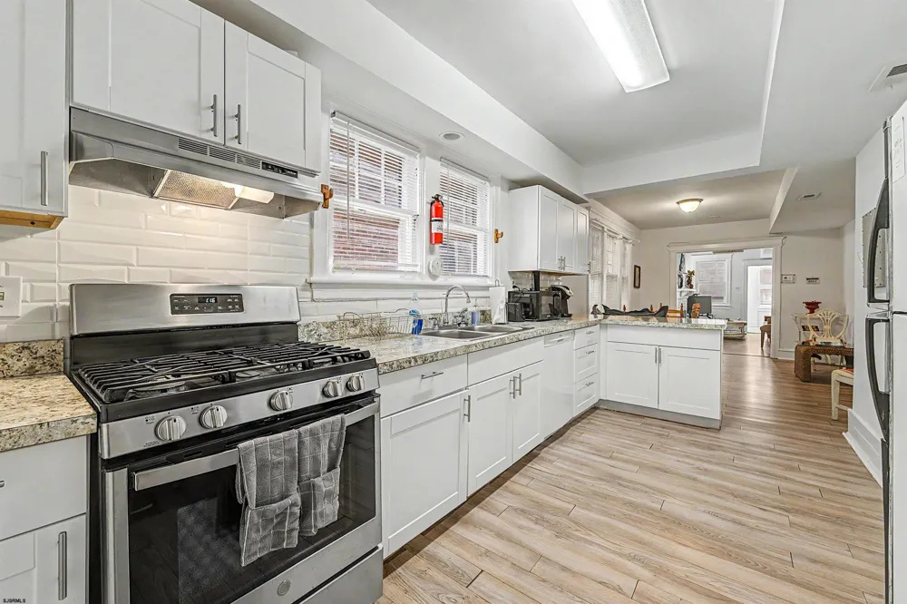 5 N Newport Ave Ventnor, NJ 08406