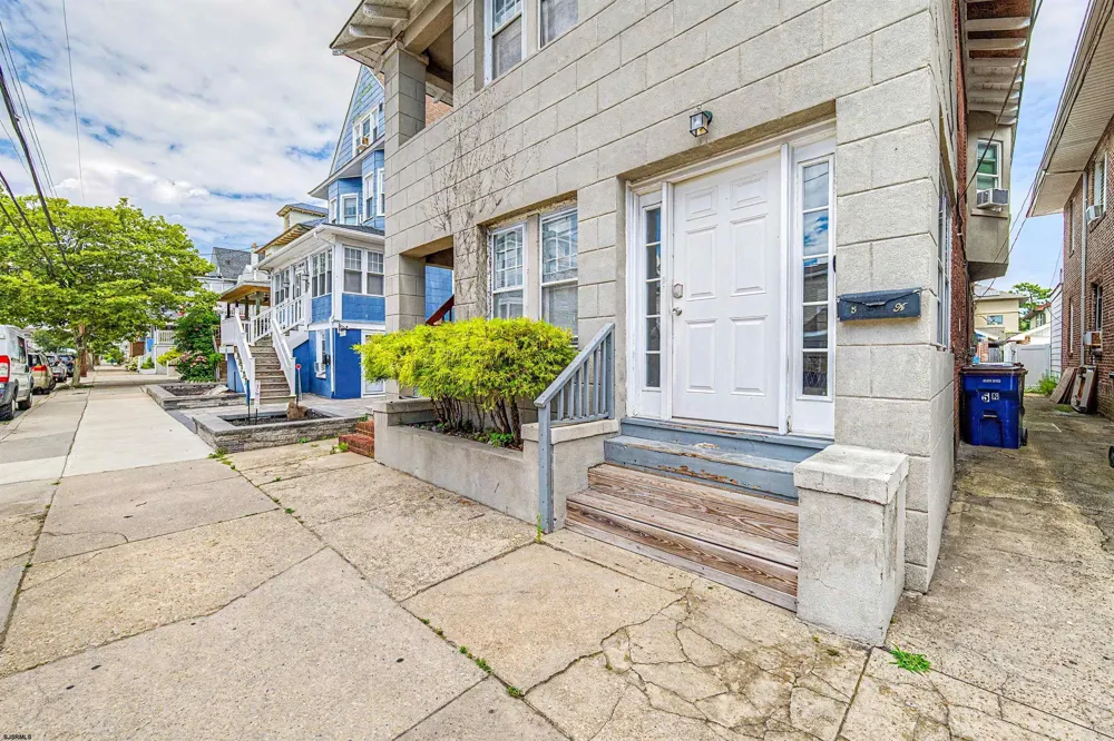 5 N Newport Ave Ventnor, NJ 08406