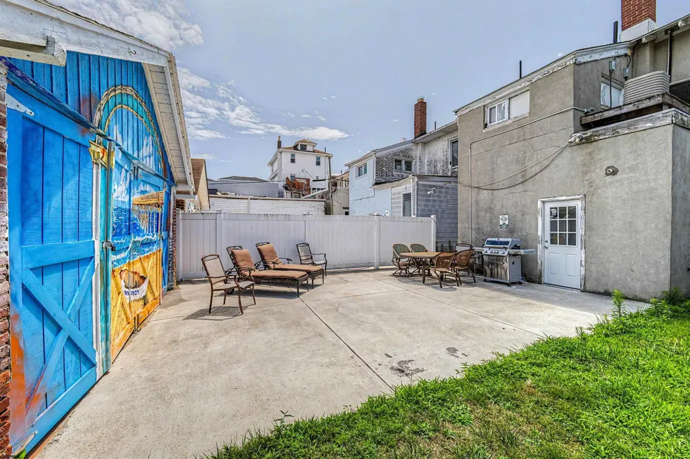 5 N Newport Ave Ventnor, NJ 08406