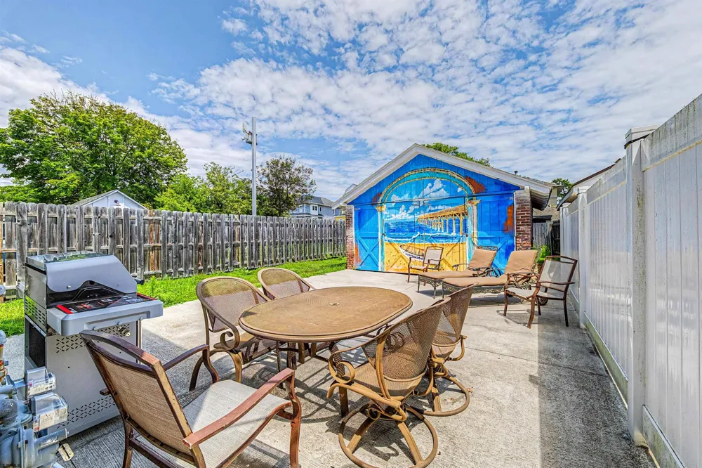 5 N Newport Ave Ventnor, NJ 08406