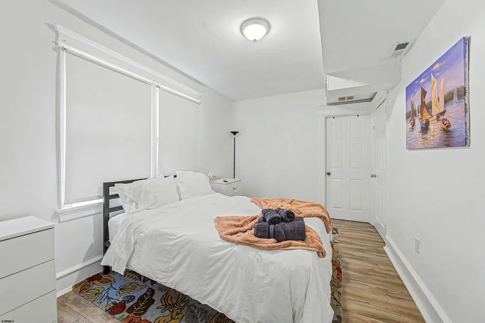 5 N Newport Ave Ventnor, NJ 08406