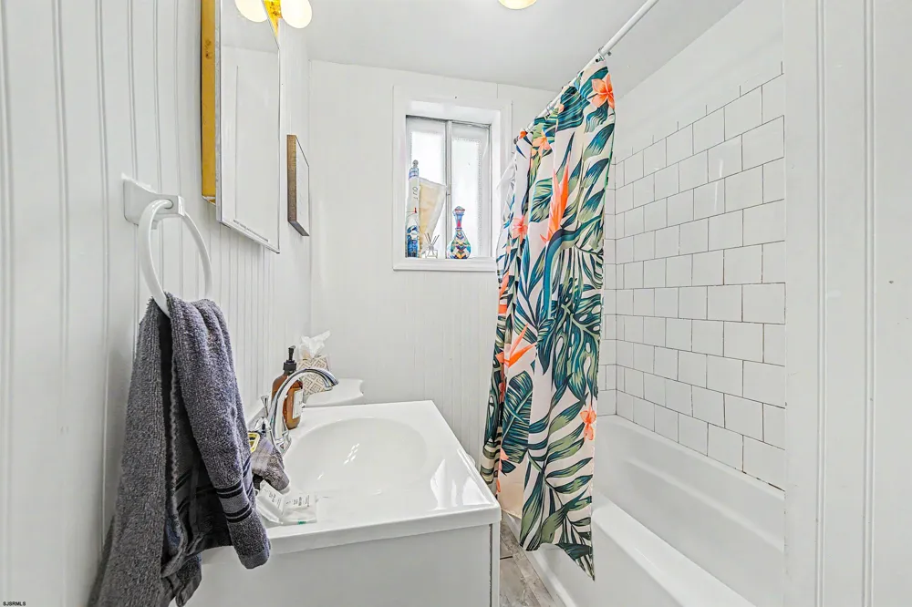 5 N Newport Ave Ventnor, NJ 08406