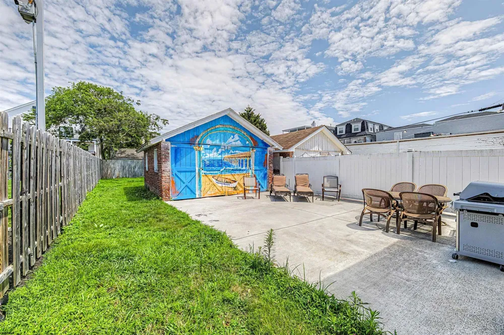 5 N Newport Ave Ventnor, NJ 08406
