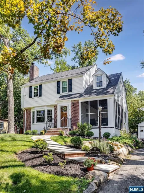 22 Sheridan Avenue